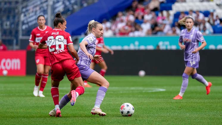 v.li.: Nicole Billa (VfB, 26), Vanessa Diehm (TSG, 6), Zweikampf, Spielszene, Duell, duel, tackle, tackling, Dynamik, Action, Aktion, 23.08.2026, Sinsheim (Deutschland), Fussball, Google Pixel Frauen-Bundesliga, TSG 1899 Hoffenheim - VfB Stuttgart, DFB DFL REGULATIONS PROHIBIT ANY USE OF PHOTOGRAPHS AS IMAGE SEQUENCES AND OR QUASI-VIDEO. *** v li Nicole Billa VfB, 26, Vanessa Diehm TSG, 6, tackle, game scene, duel, duel, tackle, tackling, dynamics, action, 23 Aug 2026, Sinsheim, Germany, soccer, Google Pixel Women’s Bundesliga, TSG 1899 Hoffenheim vs. VfB Stuttgart, DFB and DFL regulations prohibit any use of photographs as image sequences and or quasi-video xozx