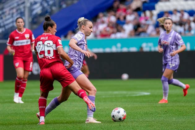 v.li.: Nicole Billa (VfB, 26), Vanessa Diehm (TSG, 6), Zweikampf, Spielszene, Duell, duel, tackle, tackling, Dynamik, Action, Aktion, 23.08.2026, Sinsheim (Deutschland), Fussball, Google Pixel Frauen-Bundesliga, TSG 1899 Hoffenheim - VfB Stuttgart, DFB DFL REGULATIONS PROHIBIT ANY USE OF PHOTOGRAPHS AS IMAGE SEQUENCES AND OR QUASI-VIDEO. *** v li Nicole Billa VfB, 26, Vanessa Diehm TSG, 6, tackle, game scene, duel, duel, tackle, tackling, dynamics, action, 23 Aug 2026, Sinsheim, Germany, soccer, Google Pixel Women’s Bundesliga, TSG 1899 Hoffenheim vs. VfB Stuttgart, DFB and DFL regulations prohibit any use of photographs as image sequences and or quasi-video xozx