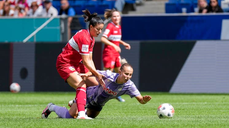 v.li.: Chantal Hagel (VfB, 6), Laura Gloning (TSG, 20), Zweikampf, Spielszene, Duell, duel, tackle, tackling, Dynamik, Action, Aktion, 23.08.2026, Sinsheim (Deutschland), Fussball, Google Pixel Frauen-Bundesliga, TSG 1899 Hoffenheim - VfB Stuttgart, DFB DFL REGULATIONS PROHIBIT ANY USE OF PHOTOGRAPHS AS IMAGE SEQUENCES AND OR QUASI-VIDEO. *** v li Chantal Hagel VfB, 6, Laura Gloning TSG, 20, tackle, game scene, duel, duel, tackle, tackling, dynamism, action, 08 23 2026, Sinsheim, Germany, soccer, Google Pixel Women’s Bundesliga, TSG 1899 Hoffenheim vs. VfB Stuttgart, DFB and DFL regulations prohibit any use of photographs as image sequences and or quasi-video xozx
