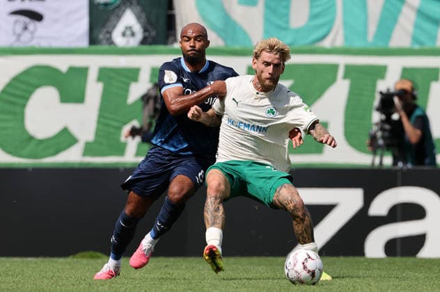 Mbom Jean-Manuel - Pohlmann Ole , DFB Pokal , Greuther Fürth-VfL Bochum , , Fußball , in dem Sportpark Ronhof Stadion in Fürth , Bayern , Deutschland . August 23 , 2026 . Photo by: Davide Elias IPA Photo Pressefoto DENL Copyright: xDavidexEliasx