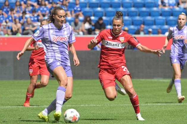 Lisann Kaut (TSG 1899 Hoffenheim Frauen, 04) am mit Ball im Zweikampf mit Nicole Billa (VfB Stuttgart 1893 Frauen, 26) GER, TSG 1899 Hoffenheim vs. VFB Stuttgart , Google Pixel Frauen-Bundesliga, 1.Spieltag, Saison 2026 2027, 23.08.2026 DFB DFL regulations prohibit any use of photographs as image sequences and or quasi-video GER, TSG 1899 Hoffenheim vs. VFB Stuttgart , Google Pixel Frauen-Bundesliga, 1.Spieltag, Saison 2026 2027, 23.08.2026 Sinsheim *** Lisann Kaut, TSG 1899 Hoffenheim Women, 04, with the ball in a tackle against Nicole Billa, VfB Stuttgart 1893 Women, 26, GER, TSG 1899 Hoffenheim vs. VfB Stuttgart, Google Pixel Women s Bundesliga, Matchday 1, 2026–2027 season, August 23, 2026. DFB and DFL regulations prohibit any use of photographs as image sequences and or quasi-video. GER, TSG 1899 Hoffenheim vs. VfB Stuttgart, Google Pixel Women’s Bundesliga, Matchday 1, 2026–2027 season, August 23, 2026, Sinsheim Copyright: xEibner-Pressefotox EP_TBR