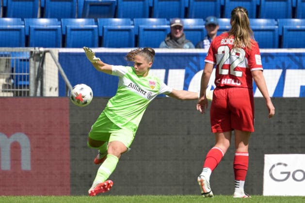 Laura Giuliani (VfB Stuttgart 1893 Frauen, 01) im Tor am mit Ball GER, TSG 1899 Hoffenheim vs. VFB Stuttgart , Google Pixel Frauen-Bundesliga, 1.Spieltag, Saison 2026 2027, 23.08.2026 DFB DFL regulations prohibit any use of photographs as image sequences and or quasi-video GER, TSG 1899 Hoffenheim vs. VFB Stuttgart , Google Pixel Frauen-Bundesliga, 1.Spieltag, Saison 2026 2027, 23.08.2026 Sinsheim *** Laura Giuliani, VfB Stuttgart 1893 Women, No. 01 in goal with the ball, GER, TSG 1899 Hoffenheim vs. VFB Stuttgart, Google Pixel Women s Bundesliga, Matchday 1, 2026–2027 season, August 23, 2026 DFB and DFL regulations prohibit any use of photographs as image sequences and or quasi-video GER, TSG 1899 Hoffenheim vs. VfB Stuttgart, Google Pixel Women’s Bundesliga, Matchday 1, 2026–2027 season, August 23, 2026, Sinsheim Copyright: xEibner-Pressefotox EP_TBR