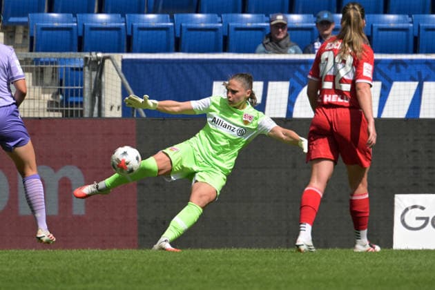 Laura Giuliani (VfB Stuttgart 1893 Frauen, 01) im Tor am mit Ball GER, TSG 1899 Hoffenheim vs. VFB Stuttgart , Google Pixel Frauen-Bundesliga, 1.Spieltag, Saison 2026 2027, 23.08.2026 DFB DFL regulations prohibit any use of photographs as image sequences and or quasi-video GER, TSG 1899 Hoffenheim vs. VFB Stuttgart , Google Pixel Frauen-Bundesliga, 1.Spieltag, Saison 2026 2027, 23.08.2026 Sinsheim *** Laura Giuliani, VfB Stuttgart 1893 Women, No. 01 in goal with the ball, GER, TSG 1899 Hoffenheim vs. VFB Stuttgart, Google Pixel Women s Bundesliga, Matchday 1, 2026–2027 season, August 23, 2026 DFB and DFL regulations prohibit any use of photographs as image sequences and or quasi-video GER, TSG 1899 Hoffenheim vs. VfB Stuttgart, Google Pixel Women’s Bundesliga, Matchday 1, 2026–2027 season, August 23, 2026, Sinsheim Copyright: xEibner-Pressefotox EP_TBR