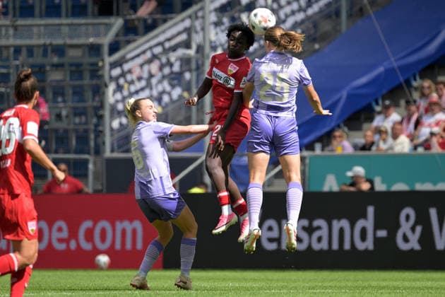 Mira Arouna (VfB Stuttgart 1893 Frauen, 21) im Kopfball Duell mit Jonna van de Velde (TSG 1899 Hoffenheim Frauen, 25) und Vanessa Diehm (TSG 1899 Hoffenheim Frauen, 06) GER, TSG 1899 Hoffenheim vs. VFB Stuttgart , Google Pixel Frauen-Bundesliga, 1.Spieltag, Saison 2026 2027, 23.08.2026 DFB DFL regulations prohibit any use of photographs as image sequences and or quasi-video GER, TSG 1899 Hoffenheim vs. VFB Stuttgart , Google Pixel Frauen-Bundesliga, 1.Spieltag, Saison 2026 2027, 23.08.2026 Sinsheim *** Mira Arouna, VfB Stuttgart 1893 Women, 21, in a header duel with Jonna van de Velde, TSG 1899 Hoffenheim Women, 25, and Vanessa Diehm, TSG 1899 Hoffenheim Women, 06 (GER), TSG 1899 Hoffenheim vs. VFB Stuttgart, Google Pixel Women’s Bundesliga, Matchday 1, 2026–2027 season, August 23, 2026 DFB DFL regulations prohibit any use of photographs as image sequences and or quasi-video GER, TSG 1899 Hoffenheim vs. VfB Stuttgart, Google Pixel Women’s Bundesliga, Matchday 1, 2026–2027 season, August 23, 2026, Sinsheim Copyright: xEibner-Pressefotox EP_TBR