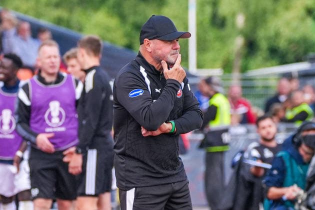 Bernhard Raab (1. FC Heidenheim, Trainer) nachdenklich, besorgt, Deutschland: Fussball, DFB Pokal, Saison 2026 27, 1. Runde, 23.08.2026, SSV Jeddeloh II vs 1. FC Heidenheim, Marschweg-Stadion (Oldenburg, Niedersachsen) *** Bernhard Raab, 1 FC Heidenheim, coach, pensive, concerned, German soccer, DFB Cup, 2026–27 season, 1st round, August 23, 2026, SSV Jeddeloh II vs. 1 FC Heidenheim, Marschweg Stadium, Oldenburg, Lower Saxony Copyright: xLeonxFrickx