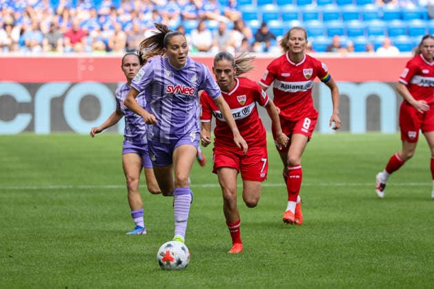 Lisann Kaut (TSG 1899 Hoffenheim, 4), Dafina Redzepi (VfB Stuttgart, 7) Fussball: Google Pixel Frauen-Bundesliga, 1. Spieltag, TSG 1899 Hoffenheim vs. VfB Stuttgart am 23.08.2026 in Sinsheim (SNP Arena), Deutschland Sinsheim SNP Arena Deutschland *** Lisann Kaut, TSG 1899 Hoffenheim, 4; Dafina Redzepi, VfB Stuttgart, 7; Soccer; Google Pixel; Women s Bundesliga; Matchday 1, TSG 1899 Hoffenheim vs. VfB Stuttgart on August 23, 2026, at Sinsheim SNP Arena, Germany Sinsheim SNP Arena Germany Copyright: xFranzxReindelx