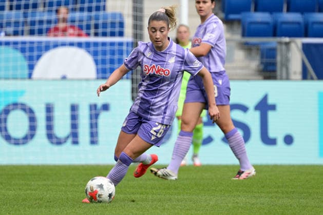 Janna Grimm (TSG 1899 Hoffenheim Frauen, 26) am mit Ball GER, TSG 1899 Hoffenheim vs. VFB Stuttgart , Google Pixel Frauen-Bundesliga, 1.Spieltag, Saison 2026 2027, 23.08.2026 DFB DFL regulations prohibit any use of photographs as image sequences and or quasi-video GER, TSG 1899 Hoffenheim vs. VFB Stuttgart , Google Pixel Frauen-Bundesliga, 1.Spieltag, Saison 2026 2027, 23.08.2026 Sinsheim *** Janna Grimm, TSG 1899 Hoffenheim Women, 26, with the ball (GER), TSG 1899 Hoffenheim vs. VFB Stuttgart, Google Pixel Women s Bundesliga, Matchday 1, 2026–2027 Season, August 23, 2026 DFB DFL regulations prohibit any use of photographs as image sequences and or quasi-video GER, TSG 1899 Hoffenheim vs. VFB Stuttgart, Google Pixel Women s Bundesliga, Matchday 1, 2026–2027 season, August 23, 2026, Sinsheim Copyright: xEibner-Pressefotox EP_TBR