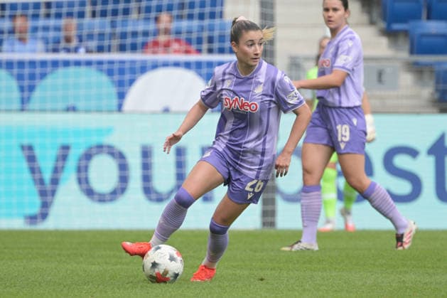 Janna Grimm (TSG 1899 Hoffenheim Frauen, 26) am mit Ball GER, TSG 1899 Hoffenheim vs. VFB Stuttgart , Google Pixel Frauen-Bundesliga, 1.Spieltag, Saison 2026 2027, 23.08.2026 DFB DFL regulations prohibit any use of photographs as image sequences and or quasi-video GER, TSG 1899 Hoffenheim vs. VFB Stuttgart , Google Pixel Frauen-Bundesliga, 1.Spieltag, Saison 2026 2027, 23.08.2026 Sinsheim *** Janna Grimm, TSG 1899 Hoffenheim Women, 26, with the ball (GER), TSG 1899 Hoffenheim vs. VFB Stuttgart, Google Pixel Women s Bundesliga, Matchday 1, 2026–2027 Season, August 23, 2026 DFB DFL regulations prohibit any use of photographs as image sequences and or quasi-video GER, TSG 1899 Hoffenheim vs. VFB Stuttgart, Google Pixel Women s Bundesliga, Matchday 1, 2026–2027 season, August 23, 2026, Sinsheim Copyright: xEibner-Pressefotox EP_TBR
