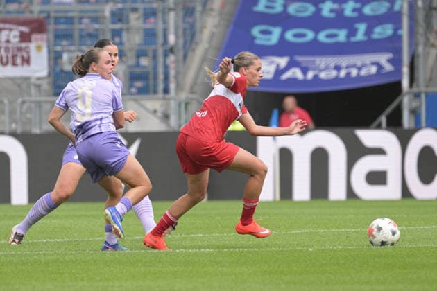 Dafina Redzepi (VfB Stuttgart 1893 Frauen, 07) am mit Ball im Zweikampf mit Marie Steiner (TSG 1899 Hoffenheim Frauen, 09) GER, TSG 1899 Hoffenheim vs. VFB Stuttgart , Google Pixel Frauen-Bundesliga, 1.Spieltag, Saison 2026 2027, 23.08.2026 DFB DFL regulations prohibit any use of photographs as image sequences and or quasi-video GER, TSG 1899 Hoffenheim vs. VFB Stuttgart , Google Pixel Frauen-Bundesliga, 1.Spieltag, Saison 2026 2027, 23.08.2026 Sinsheim *** Dafina Redzepi, VfB Stuttgart 1893 Women, 07 AM, battling for the ball with Marie Steiner, TSG 1899 Hoffenheim Women, 09 GER, TSG 1899 Hoffenheim vs. VfB Stuttgart, Google Pixel Women s Bundesliga, Matchday 1, 2026–2027 season, August 23, 2026. DFB and DFL regulations prohibit any use of photographs as image sequences and or quasi-video. GER, TSG 1899 Hoffenheim vs. VfB Stuttgart, Google Pixel Women’s Bundesliga, Matchday 1, 2026–2027 season, August 23, 2026, Sinsheim Copyright: xEibner-Pressefotox EP_TBR