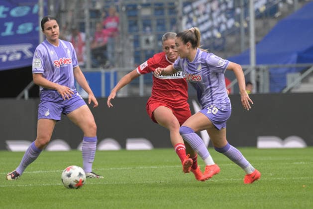 Dafina Redzepi (VfB Stuttgart 1893 Frauen, 07) im Zweikampf mit Janna Grimm (TSG 1899 Hoffenheim Frauen, 26) am mit Ball GER, TSG 1899 Hoffenheim vs. VFB Stuttgart , Google Pixel Frauen-Bundesliga, 1.Spieltag, Saison 2026 2027, 23.08.2026 DFB DFL regulations prohibit any use of photographs as image sequences and or quasi-video GER, TSG 1899 Hoffenheim vs. VFB Stuttgart , Google Pixel Frauen-Bundesliga, 1.Spieltag, Saison 2026 2027, 23.08.2026 Sinsheim *** Dafina Redzepi, VfB Stuttgart 1893 Women, 07, in a tackle with Janna Grimm, TSG 1899 Hoffenheim Women, 26, with the ball, GER, TSG 1899 Hoffenheim vs. VfB Stuttgart, Google Pixel Women s Bundesliga, Matchday 1, 2026–2027 season, August 23, 2026. DFB and DFL regulations prohibit any use of photographs as image sequences and or quasi-video. GER, TSG 1899 Hoffenheim vs. VfB Stuttgart, Google Pixel Women’s Bundesliga, Matchday 1, 2026–2027 season, August 23, 2026, Sinsheim Copyright: xEibner-Pressefotox EP_TBR
