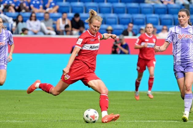 Maximiliane Rall (VfB Stuttgart 1893 Frauen, 08) am mit Ball GER, TSG 1899 Hoffenheim vs. VFB Stuttgart , Google Pixel Frauen-Bundesliga, 1.Spieltag, Saison 2026 2027, 23.08.2026 DFB DFL regulations prohibit any use of photographs as image sequences and or quasi-video GER, TSG 1899 Hoffenheim vs. VFB Stuttgart , Google Pixel Frauen-Bundesliga, 1.Spieltag, Saison 2026 2027, 23.08.2026 Sinsheim *** Maximiliane Rall, VfB Stuttgart 1893 Women, 08 a.m. with the ball GER, TSG 1899 Hoffenheim vs. VFB Stuttgart, Google Pixel Women’s Bundesliga, Matchday 1, 2026–2027 season, August 23, 2026 DFB and DFL regulations prohibit any use of photographs as image sequences and or quasi-video GER, TSG 1899 Hoffenheim vs. VfB Stuttgart, Google Pixel Women’s Bundesliga, Matchday 1, 2026–2027 season, August 23, 2026, Sinsheim Copyright: xEibner-Pressefotox EP_TBR