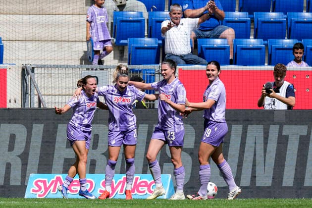 v.li.: Torschützin Marie Steiner (TSG, 9), Janna Grimm (TSG, 26), Chiara Hahn (TSG, 23), Svenja Julia Fölmli (TSG, 19), Spielerinnen der TSG 1899 Hoffenheim, jubeln über das Tor zum 1:0, Jubel, Torjubel, Torerfolg, celebrate the goal, goal, celebration, jubelt ueber das Tor, Freuen, Freude, freut sich, optimistisch, positiv, Spielszene, Highlight, Action, Aktion, 23.08.2026, Sinsheim (Deutschland), Fussball, Google Pixel Frauen-Bundesliga, TSG 1899 Hoffenheim - VfB Stuttgart, DFB DFL REGULATIONS PROHIBIT ANY USE OF PHOTOGRAPHS AS IMAGE SEQUENCES AND OR QUASI-VIDEO. *** From left: Goal scorer Marie Steiner (TSG), 9; Janna Grimm (TSG), 26; Chiara Hahn (TSG), 23; Svenja Julia Fölmli (TSG), 19, players from TSG 1899 Hoffenheim celebrate the 1-0 goal, Celebration, goal celebration, goal scored, celebrating the goal, goal, celebration, celebrating the goal, rejoicing, joy, happy, optimistic, positive, game scene, highlight, action, August 23, 2026, Sinsheim, Germany, soccer, Google Pixel Women’s Bundesliga, TSG 1899 Hoffenheim vs. VfB Stuttgart, DFB and DFL regulations prohibit any use of photographs as image sequences and or quasi-video xozx