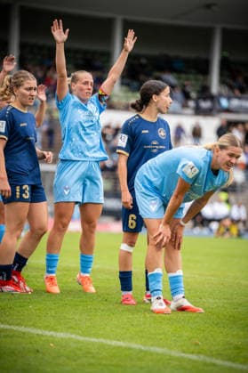 2. Frauen-Bundesliga: FC Viktoria Berlin vs. SG 99 Andernach; Berlin, 23.08.2026 Fußball, 2. Frauen Bundesliga: Sarah STÖCKMANN (Viktoria Berlin 22) Hebt die Arme während des 2. Frauen Bundesliga-Spiels gegen SG 99 Andernach am Spieltag 3 zwischen dem FC Viktoria Berlin und SG 99 Andernach am 23. August 2026 im Stadion Lichterfelde, Berlin (Deutschland) DFL REGULATIONS PROHIBIT ANY USE OF PHOTOGRAPHS AS IMAGE SEQUENCES AND OR QUASI-VIDEO. *** Women s Bundesliga 2: FC Viktoria Berlin vs. SG 99 Andernach Berlin, August 23, 2026, Soccer, Women s Bundesliga 2: Sarah STÖCKMANN of Viktoria Berlin raises her arms during the Women s Bundesliga 2 match against SG 99 Andernach on Matchday 3 between FC Viktoria Berlin and SG 99 Andernach on August 23, 2026, at Lichterfelde Stadium, Berlin, Germany. DFL regulations prohibit any use of photographs as image sequences and or quasi-video. Copyright: xBEAUTIFULxSPORTS Kuehnx