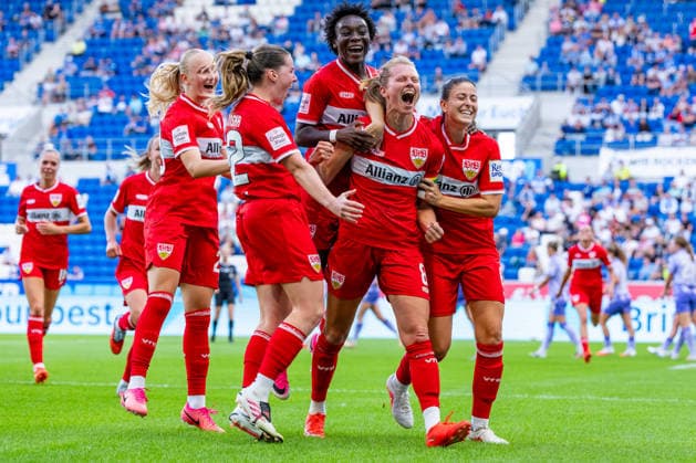 Google Pixel Frauen Bundesliga: TSG 1899 Hoffenheim vs. VfB Stuttgart; 23.08.2026 Hoffenheim, GERMANY - 23. August 2026: Torjubel des VfB Stuttgart nach dem 1:1 Ausgleich von Maximiliane Rall (VfB Stuttgart, 8) während dem Match zwischen der TSG 1899 Hoffenheim und dem VfB Stuttgart am 1. Spieltag der Google Pixel Frauen-Bundesliga in der SNP Arena *** Google Pixel Women s Bundesliga: TSG 1899 Hoffenheim vs. VfB Stuttgart, August 23, 2026, Hoffenheim, GERMANY. August 23, 2026: VfB Stuttgart celebrates after Maximiliane Rall s 1-1 equalizer. VfB Stuttgart, 8 during the match between TSG 1899 Hoffenheim and VfB Stuttgart on Matchday 1 of the Google Pixel Women’s Bundesliga at the SNP Arena Copyright: xBEAUTIFULxSPORTS Steinx