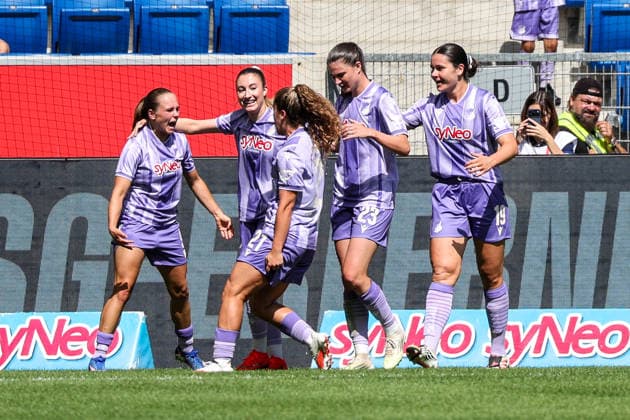 Links Marie Steiner (TSG 1899 Hoffenheim, 9) Torschützin zum 1:0. Tor und Torjubel, Gestik, Freude, Emotionen, Laia Martret Jimenez (TSG 1899 Hoffenheim, 21), Chiara Marie Hahn (TSG 1899 Hoffenheim, 23), Svenja Julia Fölmli (TSG 1899 Hoffenheim, 19) Fussball: Google Pixel Frauen-Bundesliga, 1. Spieltag, TSG 1899 Hoffenheim vs. VfB Stuttgart am 23.08.2026 in Sinsheim (SNP Arena), Deutschland Sinsheim SNP Arena Deutschland *** Left: Marie Steiner, TSG 1899 Hoffenheim, 9, scoring the 1-0 goal; goal celebration, gestures, joy, emotions; Laia Martret Jimenez, TSG 1899 Hoffenheim, 21, Chiara Marie Hahn of TSG 1899 Hoffenheim, 23, Svenja Julia Fölmli of TSG 1899 Hoffenheim, 19; soccer; Google Pixel; Women’s Bundesliga, Matchday 1, TSG 1899 Hoffenheim vs. VfB Stuttgart on August 23, 2026, at Sinsheim SNP Arena, Germany Sinsheim SNP Arena, Germany Copyright: xFranzxReindelx