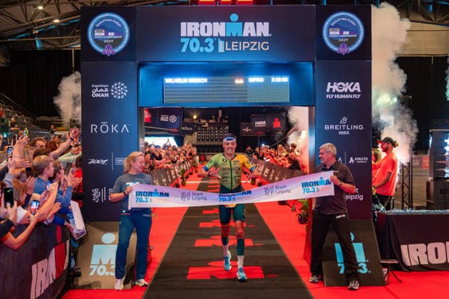 Leipzig - Triathlon-Premiere in Leipzig: Willy Hirsch und Caroline Pohle gewinnen Ironman 70.3, Leipziger Geschwister auf Platz 2 (Teil 2) 23.08.2026 ab 8 Uhr¨Stadtgebiet Leipzig und Umland ¨Fotograf: EHL Media Erik-Holm Langhof Im Foto: Wilhelm Willy Hirsch, Erster Platz Am Sonntagmorgen startete am Cospudener See erstmals ein Ironman 70.3 in Leipzig. Sportamtsleiterin Katja Büchel gab um 8 Uhr den Startschuss für die männlichen Profis, fünf Minuten später folgten die Profi-Frauen sowie weitere Minuten später Hunderte Amateur-Sportler. Insgesamt nahmen rund 2.500 Triathleten an der Veranstaltung teil. Vor ihnen lagen 1,9 Kilometer Schwimmen, 90 Kilometer Radfahren durch das Leipziger Neuseenland sowie ein abschließender Halbmarathon insgesamt rund 113 Kilometer. Schlussendlich setzte sich bei den Männern Wilhelm Willy Hirsch durch und gewann die Leipziger Premiere. Der Leipziger Triathlet Rico Bogen belegte den zweiten Platz, der Franzose Pierre Dupuy kam auf Platz drei. Das Rennen der Frauen entschied Caroline Pohle für sich. Bogens Schwester Bianca Bogen erreichte ebenfalls Platz zwei. Auf den dritten Podestplatz bei den Frauen kam Brooke Gillies aus Großbritannien. Leipzig Sachsen Deutschland *** Leipzig Triathlon Debut in Leipzig: Willy Hirsch and Caroline Pohle Win the Ironman 70.3, Leipzig Siblings Take Second Place Part 2 August 23, 2026, starting at 8 a.m.¨Leipzig City Area and Surrounding Region ¨Photographer EHL Media Erik Holm Langhof Pictured: Wilhelm Willy Hirsch, First Place On Sunday morning, the first-ever Ironman 70.3 in Leipzig kicked off at Lake Cospuden. Katja Büchel, head of the sports department, gave the starting signal for the male professionals at 8 a.m., followed five minutes later by the professional women and, a few minutes after that, by hundreds of amateur athletes. A total of around 2,500 triathletes participated in the event. Ahead of them lay a 1.9-kilometer swim, a 90-kilometer bike ride through Leipzig’s Neuseenland, and a concluding half-marathon—a total of about 113 kilometers. In the end, Wilhelm Willy Hirsch prevailed in the men’s race and won the Leipzig premiere. Leipzig triathlete Rico Bogen took second place, while Pierre Dupuy of France came in third. Caroline Pohle won the women’s race. Bogen’s sister, Bianca Bogen, also finished second. Brooke Gillies from Great Britain took the third spot on the women’s podium. Leipzig, Saxony, Germany Copyright: xEHLxMedia Erik-HolmxLanghofx 20260823_ironman-leipzig_11
