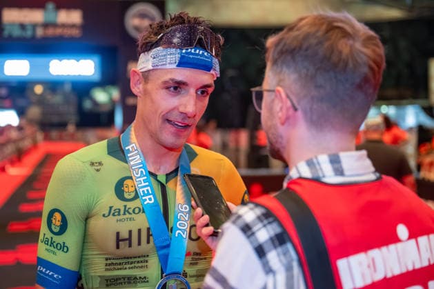 Leipzig - Triathlon-Premiere in Leipzig: Willy Hirsch und Caroline Pohle gewinnen Ironman 70.3, Leipziger Geschwister auf Platz 2 (Teil 2) 23.08.2026 ab 8 Uhr¨Stadtgebiet Leipzig und Umland ¨Fotograf: EHL Media Erik-Holm Langhof Im Foto: Wilhelm Willy Hirsch, Erster Platz Am Sonntagmorgen startete am Cospudener See erstmals ein Ironman 70.3 in Leipzig. Sportamtsleiterin Katja Büchel gab um 8 Uhr den Startschuss für die männlichen Profis, fünf Minuten später folgten die Profi-Frauen sowie weitere Minuten später Hunderte Amateur-Sportler. Insgesamt nahmen rund 2.500 Triathleten an der Veranstaltung teil. Vor ihnen lagen 1,9 Kilometer Schwimmen, 90 Kilometer Radfahren durch das Leipziger Neuseenland sowie ein abschließender Halbmarathon insgesamt rund 113 Kilometer. Schlussendlich setzte sich bei den Männern Wilhelm Willy Hirsch durch und gewann die Leipziger Premiere. Der Leipziger Triathlet Rico Bogen belegte den zweiten Platz, der Franzose Pierre Dupuy kam auf Platz drei. Das Rennen der Frauen entschied Caroline Pohle für sich. Bogens Schwester Bianca Bogen erreichte ebenfalls Platz zwei. Auf den dritten Podestplatz bei den Frauen kam Brooke Gillies aus Großbritannien. Leipzig Sachsen Deutschland *** Leipzig Triathlon Debut in Leipzig: Willy Hirsch and Caroline Pohle Win the Ironman 70.3, Leipzig Siblings Take Second Place Part 2 August 23, 2026, starting at 8 a.m.¨Leipzig City Area and Surrounding Region ¨Photographer: EHL Media Erik Holm Langhof Pictured: Wilhelm Willy Hirsch, First Place On Sunday morning, the first-ever Ironman 70.3 in Leipzig kicked off at Lake Cospuden. Katja Büchel, head of the sports department, gave the starting signal for the male professionals at 8 a.m., followed five minutes later by the professional women and, a few minutes after that, by hundreds of amateur athletes. A total of around 2,500 triathletes took part in the event. Ahead of them lay a 1.9-kilometer swim, a 90-kilometer bike ride through the Leipzig Neuseenland, and a concluding half-marathon—a total of about 113 kilometers. In the end, Wilhelm Willy Hirsch prevailed in the men’s race and won the Leipzig premiere. Leipzig triathlete Rico Bogen took second place, while France’s Pierre Dupuy came in third. Caroline Pohle won the women’s race. Bogen’s sister, Bianca Bogen, also took second place. Brooke Gillies from Great Britain claimed the third spot on the women’s podium. Leipzig, Saxony, Germany Copyright: xEHLxMedia Erik-HolmxLanghofx 20260823_ironman-leipzig_18