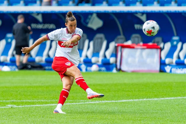 Google Pixel Frauen Bundesliga: TSG 1899 Hoffenheim vs. VfB Stuttgart; 23.08.2026 Hoffenheim, GERMANY - 23. August 2026: Nicole Billa (VfB Stuttgart, 26) während dem Warm up vor dem Match zwischen der TSG 1899 Hoffenheim und dem VfB Stuttgart am 1. Spieltag der Google Pixel Frauen-Bundesliga in der SNP Arena *** Google Pixel Women s Bundesliga TSG 1899 Hoffenheim vs. VfB Stuttgart August 23, 2026 Hoffenheim, GERMANY August 23, 2026 Nicole Billa of VfB Stuttgart, age 26, during the warm-up before the match between TSG 1899 Hoffenheim and VfB Stuttgart on Matchday 1 of the Google Pixel Women s Bundesliga at the SNP Arena Copyright: xBEAUTIFULxSPORTS Steinx
