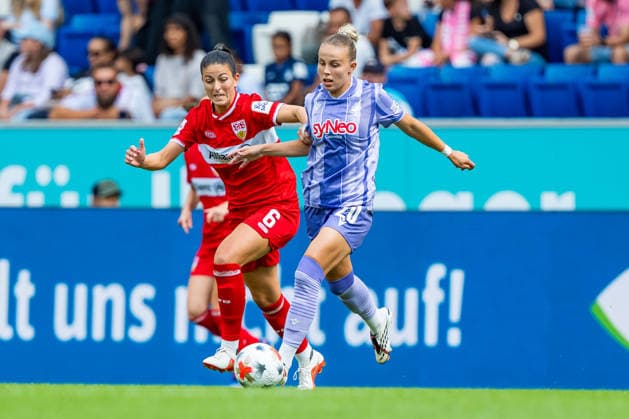 Google Pixel Frauen Bundesliga: TSG 1899 Hoffenheim vs. VfB Stuttgart; 23.08.2026 Hoffenheim, GERMANY - 23. August 2026: Chantal Hagel (VfB Stuttgart, 6) und Laura Gloning (TSG 1899 Hoffenheim, 20) im Zweikampf während dem Match zwischen der TSG 1899 Hoffenheim und dem VfB Stuttgart am 1. Spieltag der Google Pixel Frauen-Bundesliga in der SNP Arena *** Google Pixel Women s Bundesliga TSG 1899 Hoffenheim vs. VfB Stuttgart August 23, 2026 Hoffenheim, GERMANY August 23, 2026 Chantal Hagel, VfB Stuttgart, 6 and Laura Gloning of TSG 1899 Hoffenheim, 20, in a tackle during the match between TSG 1899 Hoffenheim and VfB Stuttgart on Matchday 1 of the Google Pixel Women s Bundesliga at the SNP Arena Copyright: xBEAUTIFULxSPORTS Steinx