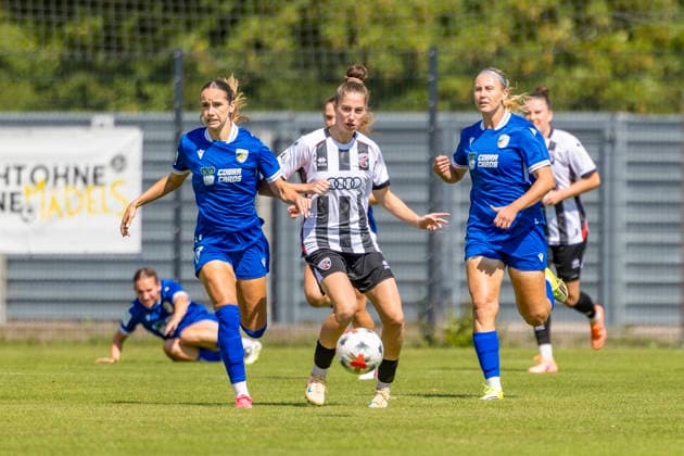 Ingolstadt, Deutschland 23. August 2026: 2. Bundesliga Frauen - 2026 2027 - Sp. 3 - FC Ingolstadt 04 gegen FC Carl Zeiss Jena Im Bild: Emma Kusch (FCI) im Zweikampf DFL DFB regulations prohibit any use of photographs as image sequences and or quasi-video ESV-Stadion Bayern *** Ingolstadt, Germany, August 23, 2026, 2026–2027 Women s 2nd Bundesliga, Matchday 3: FC Ingolstadt 04 vs. FC Carl Zeiss Jena. Pictured: Emma Kusch (FCI) in a tackle. DFL and DFB regulations prohibit any use of photographs as image sequences and or quasi-video. ESV Stadion Bayern Copyright: xFotostandx xSchäferx