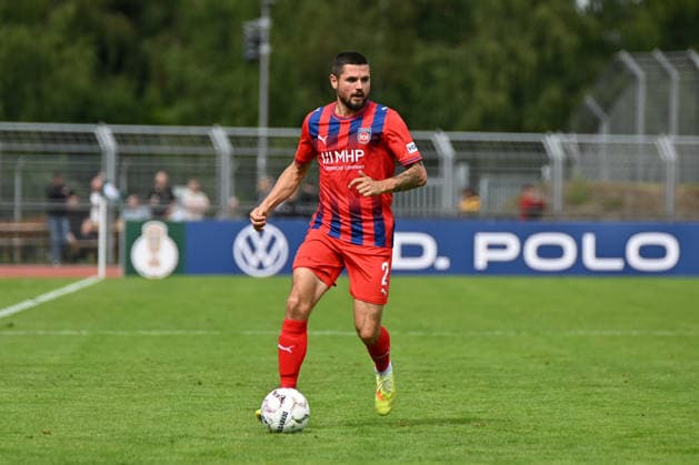 Marnon Busch (1. FC Heidenheon, 02) am Ball SSV Jeddeloh II vs. 1. FC Heidenheim, Fussball, DFB-Pokal, 1. Runde, Saison 2026 2027, 23.08.2026, SSV Jeddeloh II vs. 1. FC Heidenheim, Fussball, DFB-Pokal, 1. Runde, Saison 2026 2027, 23.08.2026 Oldenburg *** Marnon Busch 1 FC Heidenheim, 02 am Ball SSV Jeddeloh II vs. 1 FC Heidenheim, Soccer, DFB Cup, 1st Round, 2026–2027 Season, August 23, 2026, SSV Jeddeloh II vs. 1 FC Heidenheim, Soccer, DFB Cup, 1st Round, 2026–2027 Season, August 23, 2026, Oldenburg Copyright: xEibner-Pressefoto RobertxGertzenx EP_RGN
