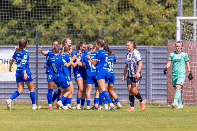 Ingolstadt, Deutschland 23. August 2026: 2. Bundesliga Frauen - 2026 2027 - Sp. 3 - FC Ingolstadt 04 gegen FC Carl Zeiss Jena Im Bild: in der Traube Torschützin Elira Terakaj (FC) jubelt nach ihrem Tor zum 0:1 mit ihren Teamkolleginnen, DFL DFB regulations prohibit any use of photographs as image sequences and or quasi-video ESV-Stadion Bayern *** Ingolstadt, Germany, August 23, 2026—2026–2027 2. Bundesliga Women, Matchday 3: FC Ingolstadt 04 vs. FC Carl Zeiss Jena. Pictured in the crowd: goal scorer Elira Terakaj celebrates with her teammates after scoring the 0–1 goal, DFL and DFB regulations prohibit any use of photographs as image sequences and or quasi-video. ESV Stadion Bayern Copyright: xFotostandx xSchäferx