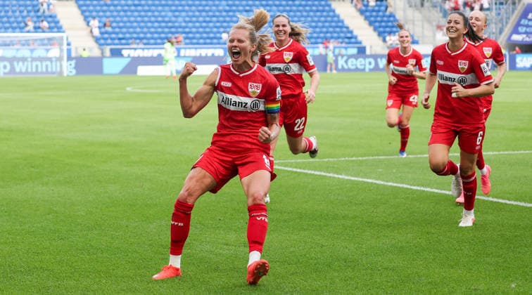 2026.8.23, Deutschland, Sinsheim, Fußball Frauen TSG Hoffenheim vs. VfB Stuttgart, Torschützin Maximiliane Rall (VfB, vorn) freut sich über das Tor zum 1:1 *** August 23, 2026, Sinsheim, Germany, Women s Soccer: TSG Hoffenheim vs. VfB Stuttgart; VfB s Maximiliane Rall, pictured in the foreground, celebrates scoring the goal that tied the game at 1–1