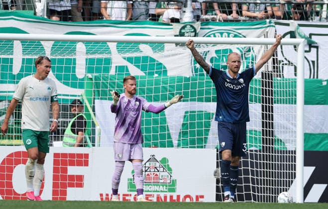 Hofmann Philipp , Bochum am Ende des Spiels , DFB Pokal , Greuther Fürth-VfL Bochum , , Fußball , in dem Sportpark Ronhof Stadion in Fürth , Bayern , Deutschland . August 23 , 2026 . Photo by: Davide Elias IPA Photo Pressefoto DENL Copyright: xDavidexEliasx