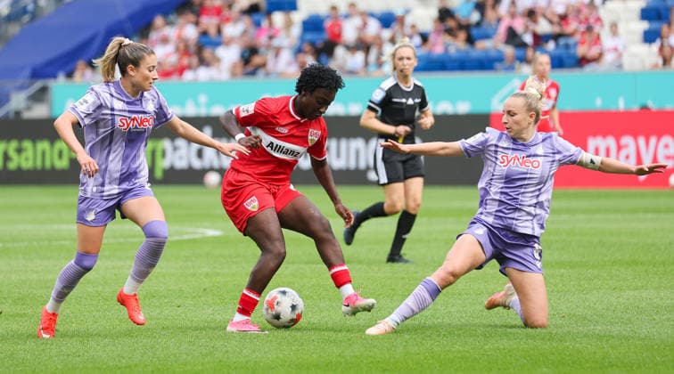 2026.8.23, Deutschland, Sinsheim, Fußball Frauen TSG Hoffenheim vs. VfB Stuttgart, v.l. Janna Grimm (Hoffenheim), Mira Arouna (VfB), Vanessa Diehm (Hoffenheim) *** August 23, 2026, Germany, Sinsheim, Women s Soccer: TSG Hoffenheim vs. VfB Stuttgart; from left: Janna Grimm (Hoffenheim), Mira Arouna (VfB), Vanessa Diehm (Hoffenheim)