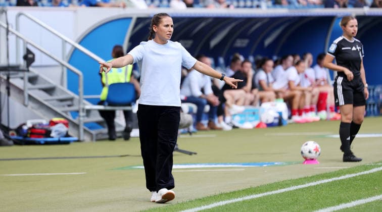 2026.8.23, Deutschland, Sinsheim, Fußball Frauen TSG Hoffenheim vs. VfB Stuttgart, Trainerin Eva-Maria Virsinger (Hoffenheim) *** August 23, 2026, Germany, Sinsheim, Women s Soccer: TSG Hoffenheim vs. VfB Stuttgart, Coach Eva Maria Virsinger (Hoffenheim)
