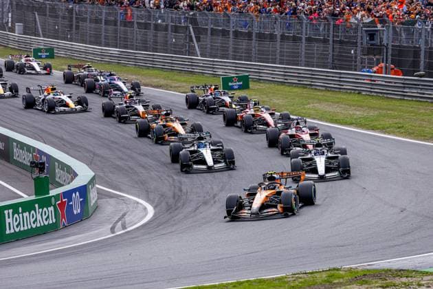 ZANDVOORT - first lap of Turn 1, Lando Norris from Great Britain and driver for McLaren Formula 1 Team, Andrea Kimi Antonelli from Italy and driver for Mercedes-AMG PETRONAS F1 Team, George Russell from Great Britain and driver for Mercedes-AMG PETRONAS F1 Team, Charles Leclerc from Monaco and driver for Scuderia Ferrari HP, Oscar Piastri from Australia and driver for McLaren Formula 1 Team, Lewis Hamilton from Great Britain and driver for Scuderia Ferrari HP, Max Verstappen from the Netherlands and driver for Oracle Red Bull Racing, Liam Lawson from New Zealand and driver for Oracle Red Bull Racing during the Formula 1 Heineken Dutch Grand Prix at Circuit Zandvoort on 23 August 2026 in Zandvoort, the Netherlands. MARCEL TER BALS ANP xVIxANPxSportx xMarcelxterxBalsxIVx 566101507 originalFilename: 566101507.jpg