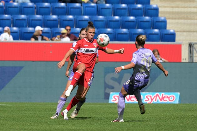 Nicole Billa (VfB Stuttgart 1893 Frauen, 26) am mit Ball im Zweikampf mit Laura Gloning (TSG 1899 Hoffenheim Frauen, 20) GER, TSG 1899 Hoffenheim vs. VFB Stuttgart , Google Pixel Frauen-Bundesliga, 1.Spieltag, Saison 2026 2027, 23.08.2026 DFB DFL regulations prohibit any use of photographs as image sequences and or quasi-video GER, TSG 1899 Hoffenheim vs. VFB Stuttgart , Google Pixel Frauen-Bundesliga, 1.Spieltag, Saison 2026 2027, 23.08.2026 Sinsheim *** Nicole Billa, VfB Stuttgart 1893 Women, 26, with the ball in a one-on-one situation against Laura Gloning, TSG 1899 Hoffenheim Women, 20, GER, TSG 1899 Hoffenheim vs. VfB Stuttgart, Google Pixel Women’s Bundesliga, Matchday 1, 2026–2027 season, August 23, 2026. DFB and DFL regulations prohibit any use of photographs as image sequences and or quasi-video. GER, TSG 1899 Hoffenheim vs. VfB Stuttgart, Google Pixel Women’s Bundesliga, Matchday 1, 2026–2027 season, August 23, 2026, Sinsheim Copyright: xEibner-Pressefotox EP_TBR