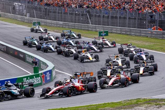 ZANDVOORT - first lap of Turn 1, George Russell from Great Britain and driver for Mercedes-AMG PETRONAS F1 Team, Charles Leclerc from Monaco and driver for Scuderia Ferrari HP, Oscar Piastri from Australia and driver for McLaren Formula 1 Team, Lewis Hamilton from Great Britain and driver for Scuderia Ferrari HP, Max Verstappen from the Netherlands and driver for Oracle Red Bull Racing, Liam Lawson from New Zealand and driver for Oracle Red Bull Racing, Arvid Lindblad from Great Britain and driver for Visa Cash App Racing Bulls Formula 1 Team, Pierre Gasly from France and driver for BWT Alpine Formula 1 Team during the Formula 1 Heineken Dutch Grand Prix at Circuit Zandvoort on 23 August 2026 in Zandvoort, the Netherlands. MARCEL TER BALS ANP xVIxANPxSportx xMarcelxterxBalsxIVx 566101525 originalFilename: 566101525.jpg