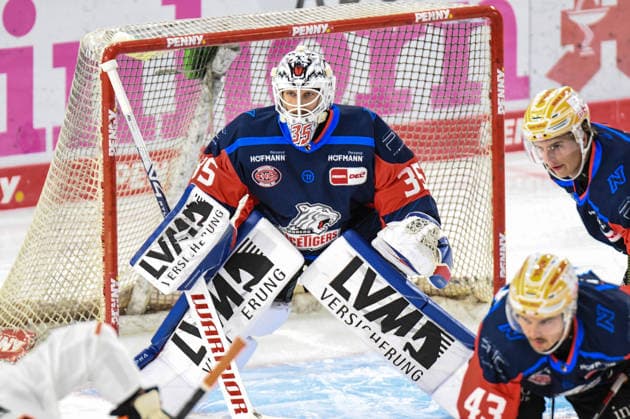 Nuernberg Ice Tigers vs. Loewen Frankfurt, Eishockey, Deutsche Eishockey Liga, Penny DEL, Vorbereitungsspiel, Gaeuboden Cup, Saison 2026 2027 am 23.08.2026 Luis Janett (Nuernberg Ice Tigers), Eishockey Herren, Deutsche Eishockey Liga, Penny DEL, Vorbereitungsspiel, Gaeuboden Cup, Saison 2026 2027 am 23.08.2026 im Eisstadion am Pulverturm, Nuernberg Ice Tigers (blau) gegen Loewen Frankfurt (weiss) *** Nuremberg Ice Tigers vs. Löwen Frankfurt, Ice Hockey, German Ice Hockey League, Penny DEL, Preseason Game, Gaeuboden Cup, 2026–2027 Season on August 23, 2026, Luis Janett, Nuremberg Ice Tigers, Men s Ice Hockey, German Ice Hockey League, Penny DEL, preseason game, Gaeuboden Cup, 2026–2027 season on August 23, 2026, at the Eisstadion am Pulverturm, Nuremberg Ice Tigers (blue) vs. Löwen Frankfurt (white)