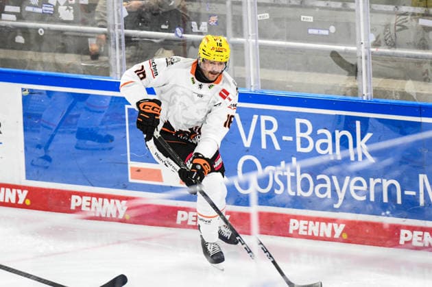 Nuernberg Ice Tigers vs. Loewen Frankfurt, Eishockey, Deutsche Eishockey Liga, Penny DEL, Vorbereitungsspiel, Gaeuboden Cup, Saison 2026 2027 am 23.08.2026 Konrad Abeltshauser (Loewen Frankfurt), Eishockey Herren, Deutsche Eishockey Liga, Penny DEL, Vorbereitungsspiel, Gaeuboden Cup, Saison 2026 2027 am 23.08.2026 im Eisstadion am Pulverturm, Nuernberg Ice Tigers (blau) gegen Loewen Frankfurt (weiss) *** Nuremberg Ice Tigers vs. Löwen Frankfurt, Ice Hockey, German Ice Hockey League, Penny DEL, Preseason Game, Gaeuboden Cup, 2026–2027 Season on August 23, 2026, Konrad Abeltshauser, Löwen Frankfurt, Men s Ice Hockey, German Ice Hockey League, Penny DEL, Preseason Game, Gaeuboden Cup, 2026–2027 Season on August 23, 2026, at the Eisstadion am Pulverturm, Nuremberg Ice Tigers (blue) vs. Löwen Frankfurt (white)