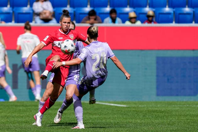 v.li.: Nicole Billa (VfB, 26), Laura Gloning (TSG, 20), Zweikampf, Spielszene, Duell, duel, tackle, tackling, Dynamik, Action, Aktion, 23.08.2026, Sinsheim (Deutschland), Fussball, Google Pixel Frauen-Bundesliga, TSG 1899 Hoffenheim - VfB Stuttgart, DFB DFL REGULATIONS PROHIBIT ANY USE OF PHOTOGRAPHS AS IMAGE SEQUENCES AND OR QUASI-VIDEO. *** v li Nicole Billa VfB, 26, Laura Gloning TSG, 20, tackle, game scene, duel, tackle, tackling, dynamics, action, 08 23 2026, Sinsheim, Germany, soccer, Google Pixel Women s Bundesliga, TSG 1899 Hoffenheim vs. VfB Stuttgart, DFB and DFL regulations prohibit any use of photographs as image sequences and or quasi-video xozx