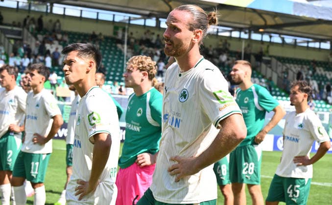 23.08.2026 - Fussball - Saison 2026 2027 - DFB Pokal Vereinspokal - 01. Runde: SpVgg Greuther Fürth ( Kleeblatt ) - VfL Bochum - Sportfoto Zink - xwoxzix - regulations prohibit any use of photographs as image sequences and or quasi-video - Shinta Appelkamp (8, SpVgg Greuther Fürth ) Jannis Heuer (22, SpVgg Greuther Fürth ) enttäuscht Enttäuschung nach Spielende *** August 23, 2026 Soccer Season 2026–2027 DFB Cup Club Cup First Round SpVgg Greuther Fürth Kleeblatt vs. VfL Bochum Sports photo by Zink xwoxzix; regulations prohibit any use of photographs as image sequences and or quasi-video on the Shinta appElkamp 8, SpVgg Greuther Fürth; Jannis Heuer 22, SpVgg Greuther Fürth; disappointed; disappointment after the final whistle