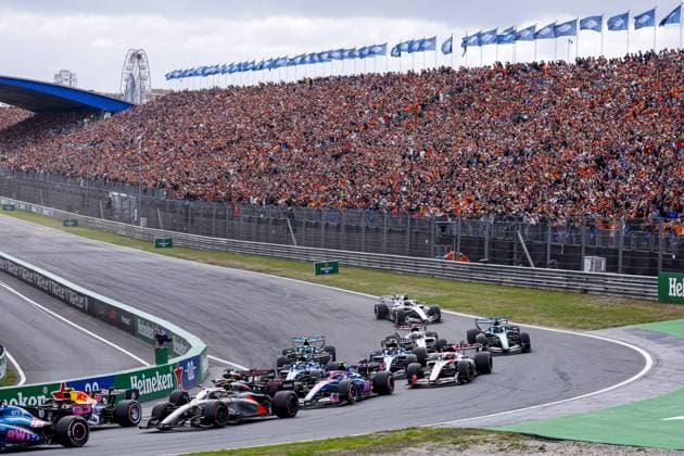 ZANDVOORT - first lap of Turn 1, Gabriel Bortoleto from Brazil and driver for Audi Revolut F1 Team, Franco Colapinto from Argentina and driver for BWT Alpine Formula 1 Team, Esteban Ocon from France and driver for TGR Haas F1 Team, Carlos Sainz from Spain and driver for Atlassian Williams Racing, Alexander Albon from Thailand and driver for Atlassian Williams Racing during the Formula 1 Heineken Dutch Grand Prix at Circuit Zandvoort on 23 August 2026 in Zandvoort, the Netherlands. MARCEL TER BALS ANP xVIxANPxSportx xMarcelxterxBalsxIVx 566101645 originalFilename: 566101645.jpg