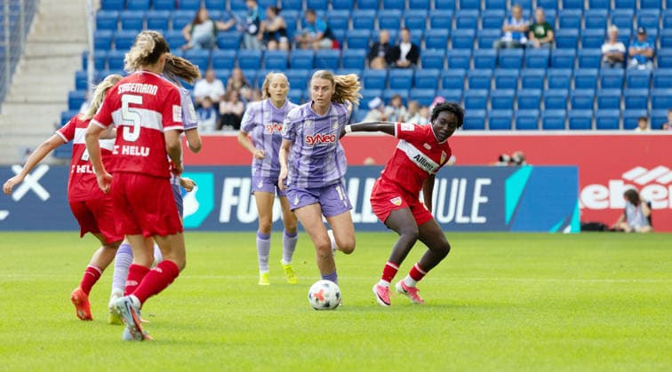 23.08.26 Frauen TSG 1899 Hoffenheim - VfB Stuttgart Deutschland, Stuttgart, 23.08.2026, Fussball, Frauen, Bundesliga, Saison 2026 2027, TSG 1899 Hoffenheim - VfB Stuttgart: v.l. Lisa Doorn (TSG 1899 Hoffenheim), Mira Arouna (VfB Stuttgart). *** August 23, 2026 Women s TSG 1899 Hoffenheim vs. VfB Stuttgart Germany, Stuttgart, August 23, 2026, Soccer, Women s, Bundesliga, 2026–2027 Season, TSG 1899 Hoffenheim vs. VfB Stuttgart; from left: Lisa Doorn (TSG 1899 Hoffenheim), Mira Arouna (VfB Stuttgart)