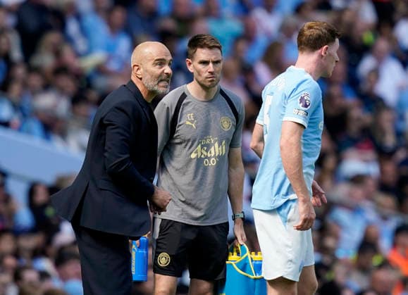 Brighton and Hove, England, 23rd August 2026. Enzo Maresca coach of Manchester City instructs Elliot Anderson of Manchester City during the Brighton and Hove Albion vs Aston Villa Premier League match at the AMEX Stadium, Brighton and Hove. Picture credit should read: Paul Terry Sportimage EDITORIAL USE ONLY. No use with unauthorised audio, video, data, fixture lists, club league logos or live services. Online in-match use limited to 120 images, no video emulation. No use in betting, games or single club league player publications. SPI_036_AY_Man_City_Bournemouth SPI-4931-0011