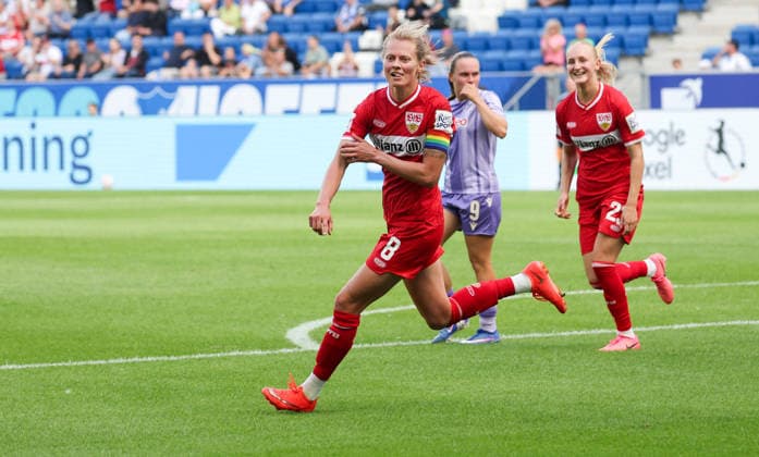 2026.8.23, Deutschland, Sinsheim, Fußball Frauen TSG Hoffenheim vs. VfB Stuttgart, Torschützin Maximiliane Rall (VfB) jubelt über das Tor zum 1:1 und zeigt ihren Bizeps *** August 23, 2026, Germany, Sinsheim, Women s Soccer: TSG Hoffenheim vs. VfB Stuttgart; goal scorer Maximiliane Rall of VfB celebrates the goal that tied the game at 1–1 and flexes her biceps