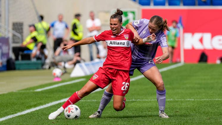 v.li.: Nicole Billa (VfB, 26), Jonna van de Velde (TSG, 25, Neuzugang), Zweikampf, Spielszene, Duell, duel, tackle, tackling, Dynamik, Action, Aktion, 23.08.2026, Sinsheim (Deutschland), Fussball, Google Pixel Frauen-Bundesliga, TSG 1899 Hoffenheim - VfB Stuttgart, DFB DFL REGULATIONS PROHIBIT ANY USE OF PHOTOGRAPHS AS IMAGE SEQUENCES AND OR QUASI-VIDEO. *** From left: Nicole Billa (VfB), 26; Jonna van de Velde (TSG), 25, new signing; tackle, game scene, duel, tackle, tackling, dynamic, action, August 23, 2026, Sinsheim, Germany, soccer, Google Pixel Women’s Bundesliga, TSG 1899 Hoffenheim vs. VfB Stuttgart, DFB and DFL regulations prohibit any use of photographs as image sequences and or quasi-video xozx