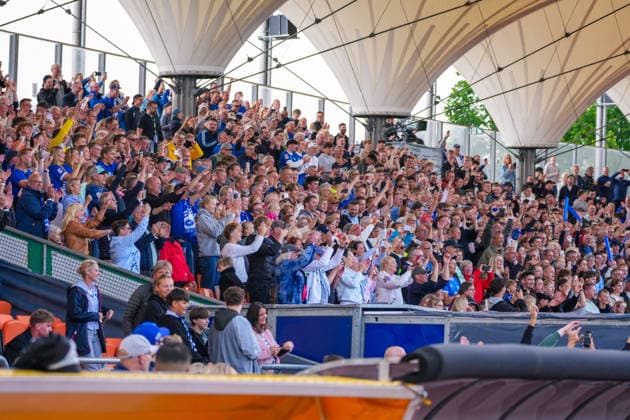 SSV Jeddeloh II jubelt mit den eigenen Fans, Freude, Emotionen, Deutschland: Fussball, DFB Pokal, Saison 2026 27, 1. Runde, 23.08.2026, SSV Jeddeloh II vs 1. FC Heidenheim, Marschweg-Stadion (Oldenburg, Niedersachsen) *** SSV Jeddeloh II celebrates with its fans; joy, excitement; German soccer; DFB Cup; 2026–27 season; 1st round; August 23, 2026; SSV Jeddeloh II vs. 1 FC Heidenheim, Marschweg Stadium, Oldenburg, Lower Saxony Copyright: xLeonxFrickx