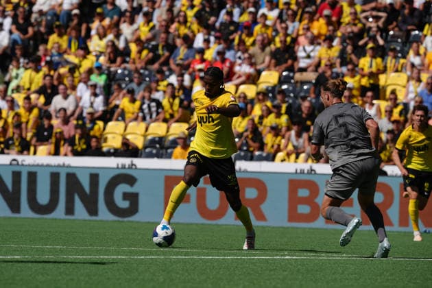 Bern, Switzerland - August 23: Joel Monteiro (11 YB) against Liridon Berisha (5 VAD) during the Brack Super League match between BSC Young Boys and FC Vaduz at Stadion Wankdorf on August 23, 2026 in Bern, Switzerland.  Copyright: xKjetilxWaberx xSPPx Sportspressphoto_SPR213525