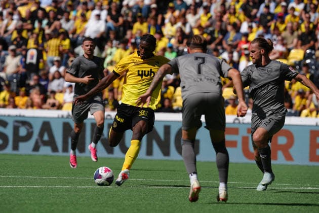 Bern, Switzerland - August 23: Liridon Berisha (5 VAD) and Denis Simani (6 VAD) against Joel Monteiro (11 YB) during the Brack Super League match between BSC Young Boys and FC Vaduz at Stadion Wankdorf on August 23, 2026 in Bern, Switzerland.  Copyright: xKjetilxWaberx xSPPx Sportspressphoto_SPR213527