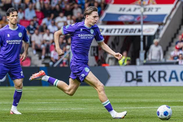 EINDHOVEN - David van der Werff of FC Groningen runs with the ball during the Eredivisie match between PSV Eindhoven and FC Groningen at the Philips Stadium on August 23, 2026, in Eindhoven, the Netherlands. KEVIN SENDERS ANP Eredivisie 2026 27 xVIxANPxSportx xMarcelxterxBalsxIVx 566103379 originalFilename: 566103379.jpg