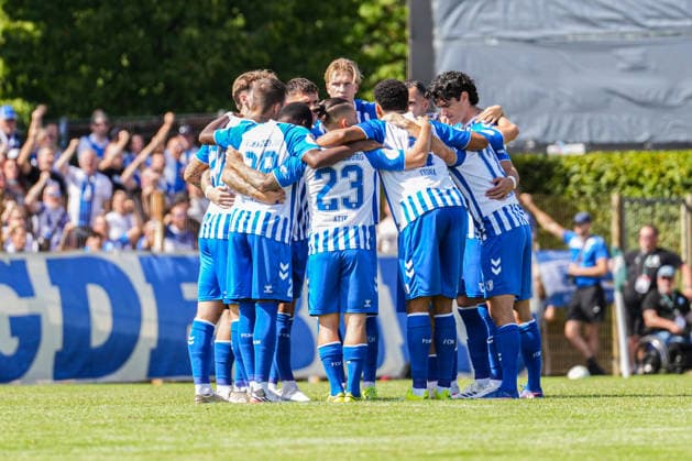 DFB-Pokal: Bahlinger SC vs 1. FC Magdeburg, 22.08.2026 Mannschaftskreis des 1. FC Magdeburg mit den Fans im Hintergrund DFB-Pokal: Bahlinger SC vs 1. FC Magdeburg, Kaiserstuhlstadion, 22.08.2026 DFB DFL REGULATIONS PROHIBIT ANY USE OF PHOTOGRAPHS AS IMAGE SEQUENCES AND OR QUASI-VIDEO. *** DFB Cup: Bahlinger SC vs. 1 FC Magdeburg, August 22, 2026. The 1 FC Magdeburg team huddle with fans in the background. DFB Cup: Bahlinger SC vs. 1 FC Magdeburg, Kaiserstuhlstadion, August 22, 2026 DFB and DFL regulations prohibit any use of photographs as image sequences and or quasi-video Copyright: xBEAUTIFULxSPORTS Boscox