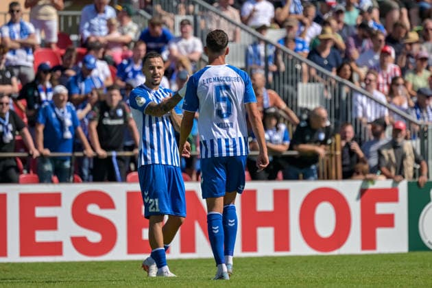 Falko Michel (1. FC Magdeburg, 21) spricht mit Tobias Mueller (1. FC Magdeburg, 05) GER, Bahlinger SC vs 1. FC Magdeburg, Fussball, DFB-Pokal, 1. Hauptrunde, Saison 2026 2027, 23.08.2026 DFB REGULATIONS PROHIBIT ANY USE OF PHOTOGRAPHS AS IMAGE SEQUENCES AND OR QUASI-VIDEO GER, Bahlinger SC vs 1. FC Magdeburg, Fussball, DFB-Pokal, 1. Hauptrunde, Saison 2026 2027, 23.08.2026 Bahlingen *** Falko Michel (1 FC Magdeburg, 21) talks with Tobias Mueller (1 FC Magdeburg, 05) GER, Bahlinger SC vs. 1 FC Magdeburg, soccer, DFB Cup, 1st Round, 2026–2027 season, August 23, 2026 DFB regulations prohibit any use of photographs as image sequences and or quasi-video GER, Bahlinger SC vs. 1 FC Magdeburg, soccer, DFB Cup, 1st Main Round, 2026–2027 Season, August 23, 2026, Bahlingen Copyright: xEibner-Pressefotox EP_THS