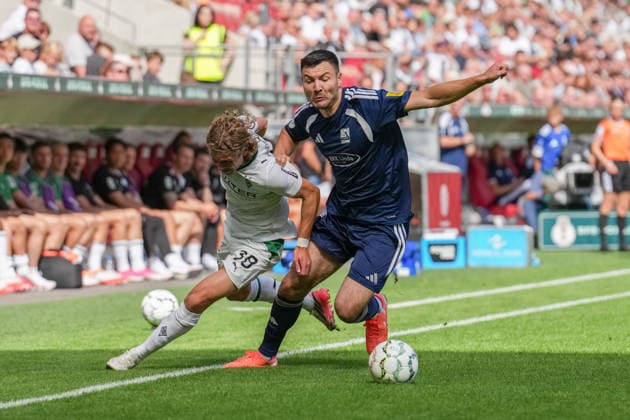 23.08.2026, xydrx, Fußball, DFB Pokal, TSV Schott Mainz - Borussia Mönchengladbach, Saison 2026 2027, MEWA Arena: Hugo Bolin (Borussia Moenchengladbach, 38) im Zweikampf gegen Nils Gans (TSV Schott Mainz, 5) DFB regulations prohibit any use of photographs as image sequences and or quasi-video. *** August 23, 2026, xydrx, Soccer, DFB Cup, TSV Schott Mainz vs. Borussia Mönchengladbach, 2026–2027 season, MEWA Arena, Hugo Bolin, Borussia Mönchengladbach, No. 38 in a tackle against Nils Gans of TSV Schott Mainz, 5. DFB regulations prohibit any use of photographs as image sequences and or quasi-video. Copyright: HMBxMedia YannisxDreimann
