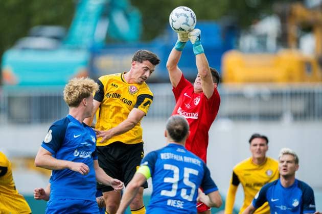 23.08.2026 - Fußball, 2026 2027, DFB-Pokal, 1. Hauptrunde, SV Westfalia Rhynern - SG Dynamo Dresden: (L-R) Nicolai Rapp (Dresden), Christopher Balkenhoff (Rhynern) DFB REGULATIONS PROHIBIT ANY USE OF PHOTOGRAPHS AS IMAGE SEQUENCES AND OR QUASI-VIDEO. *** August 23, 2026 Soccer, 2026–2027, DFB Cup, 1st Round, SV Westfalia Rhynern vs. SG Dynamo Dresden; Referees: Nicolai Rapp (Dresden) and Christopher Balkenhoff (Rhynern); DFB regulations prohibit any use of photographs as image sequences and or quasi-video.